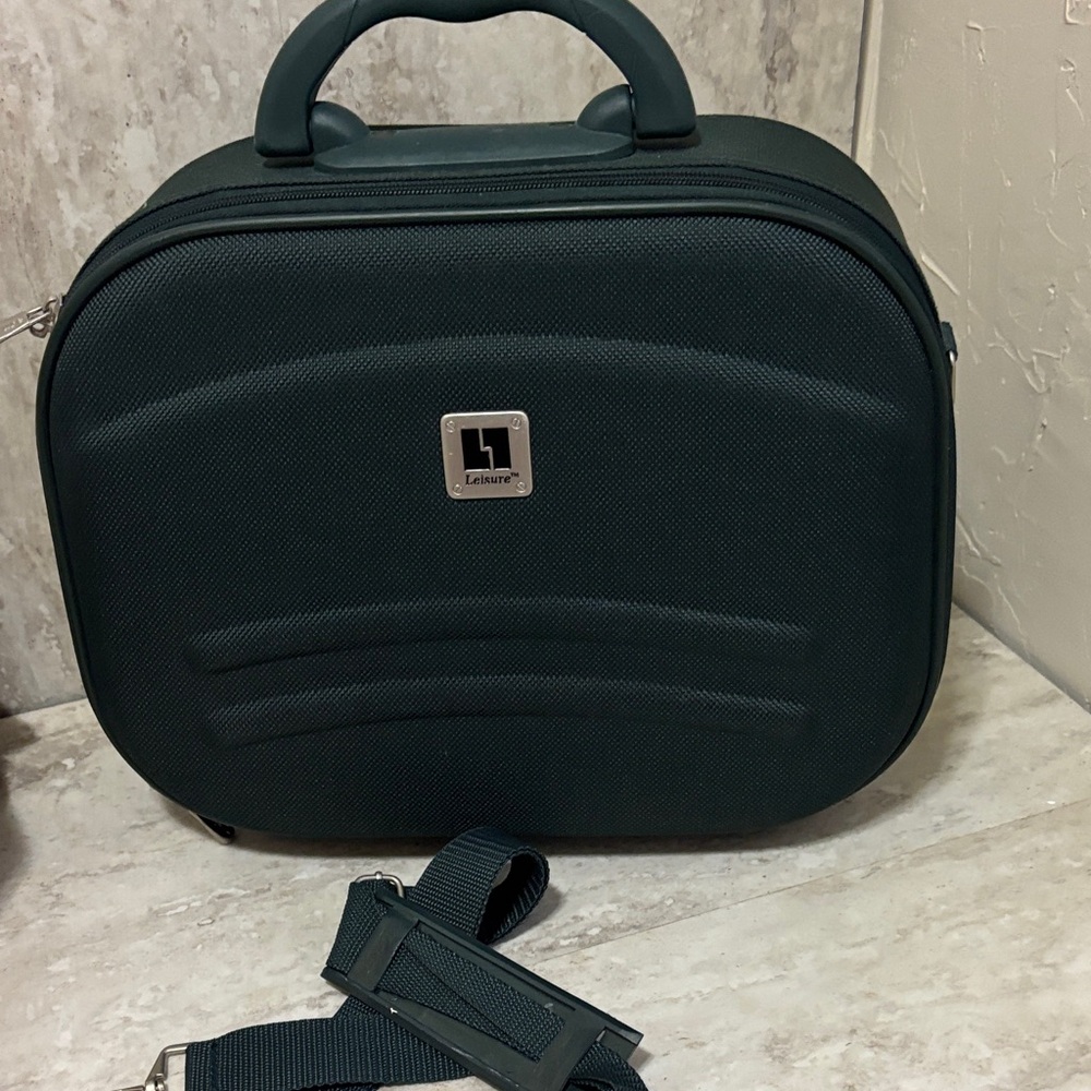Vintage Leisure Case Compact Shoulder Travel Case Bag EUC Dark Green